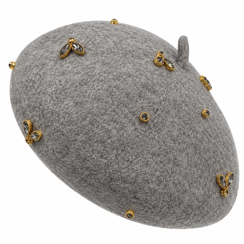 beret femme gris orné de bijoux decoratifs