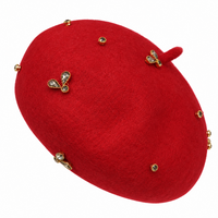 beret femme-rouge bijoux orné de decoratifs 