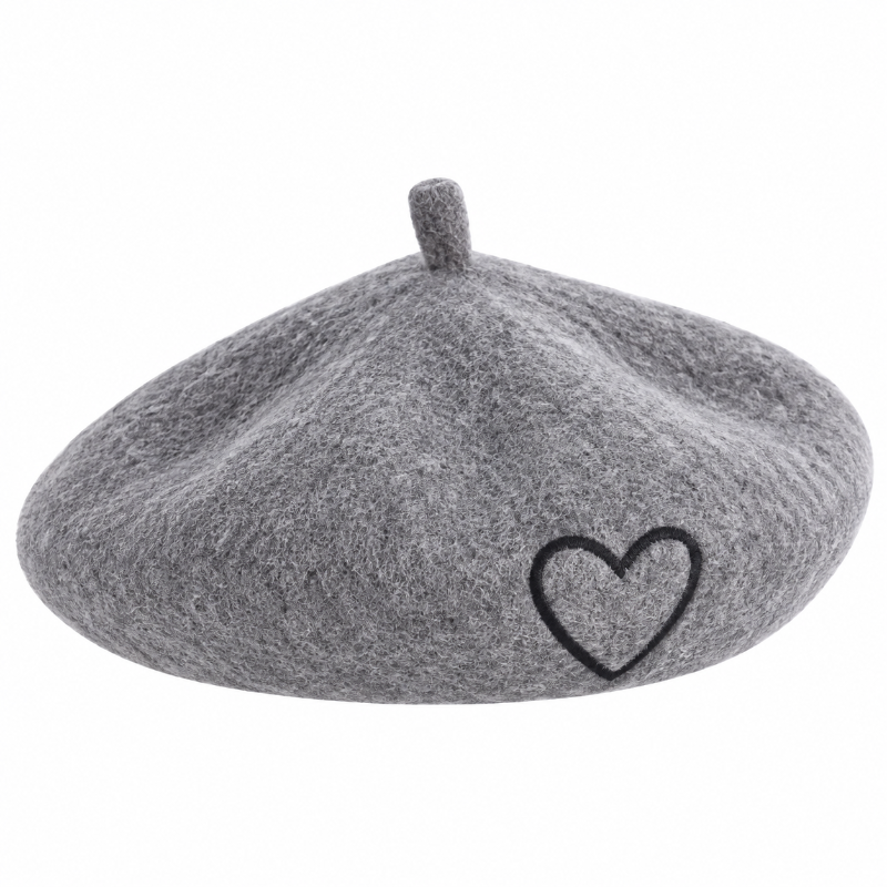 Béret fille grisavec cœur noir brodé