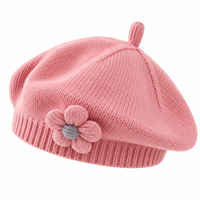 Béret fille rose vif en maille avec fleur rose et cœur gris