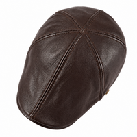 Béret homme en cuir marron à visière avec details de haut 
