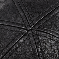 Béret homme en cuir noir à visière details zoom 