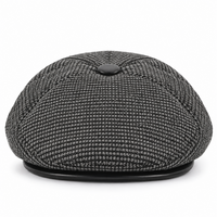 Béret homme noir à visière vu de face