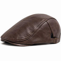 Béret homme Gaspard en simili cuir café, vue trois-quarts