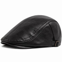 Béret homme Gaspard en simili cuir noir, vue trois-quarts
