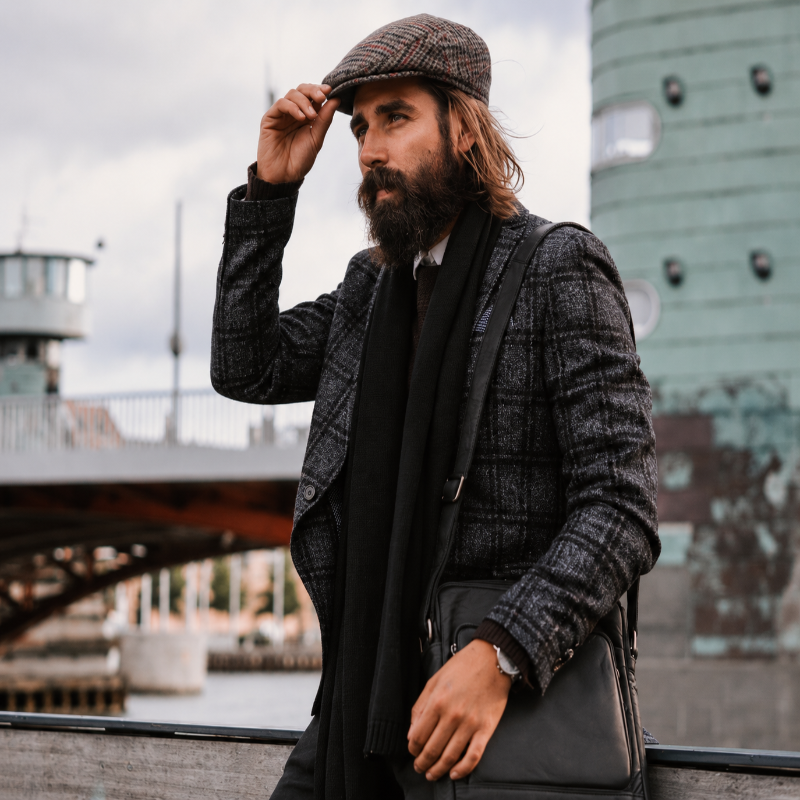 Casquette anglaise homme Alfred à carreaux portée