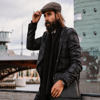 Casquette anglaise homme Alfred à carreaux portée